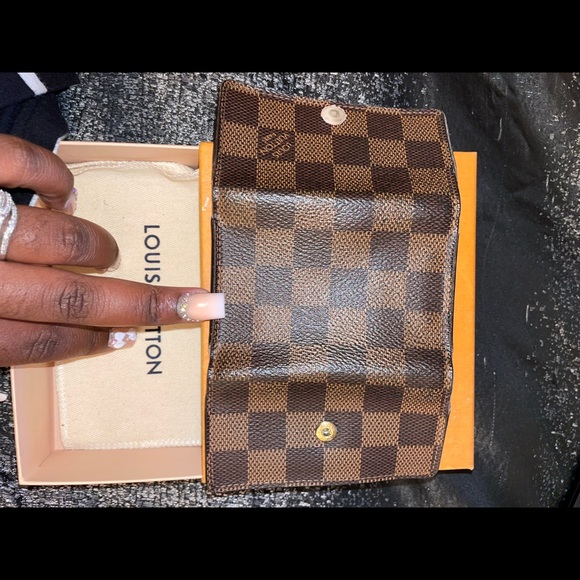 LOUIS VUITTON 6 Ring Key Holder - Picture 5 of 13